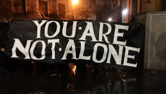 Llamado internacional para manifestaciones en la noche de año nuevo